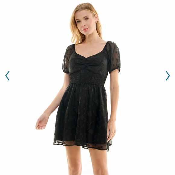 Dresses & Skirts - NWT Black Smocked Waist Chiffon Sleeve Mini Dress w/ sweetheart neckline, Large